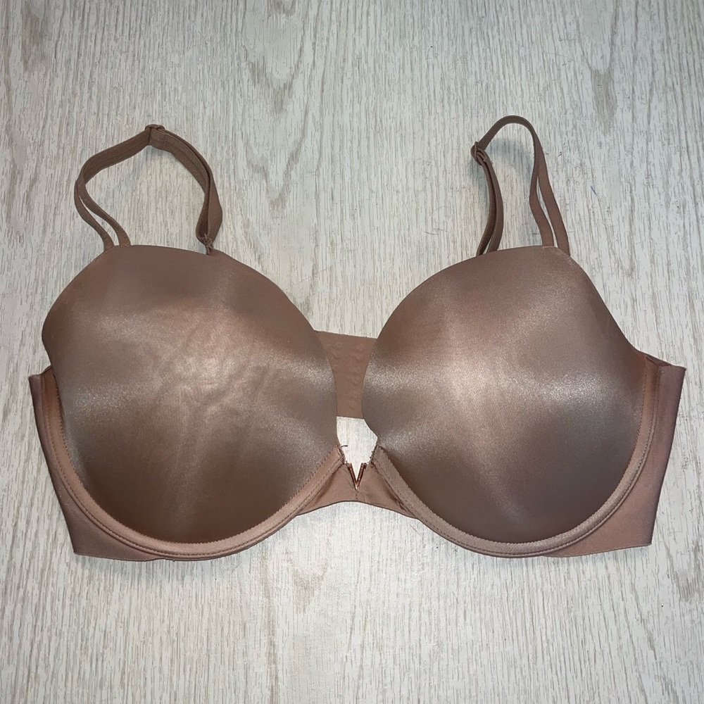 VICTORIAS SECRET nude push up bra 38D with V detail in middle